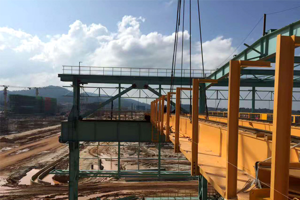 安装马来西亚钢厂的桥式起重机